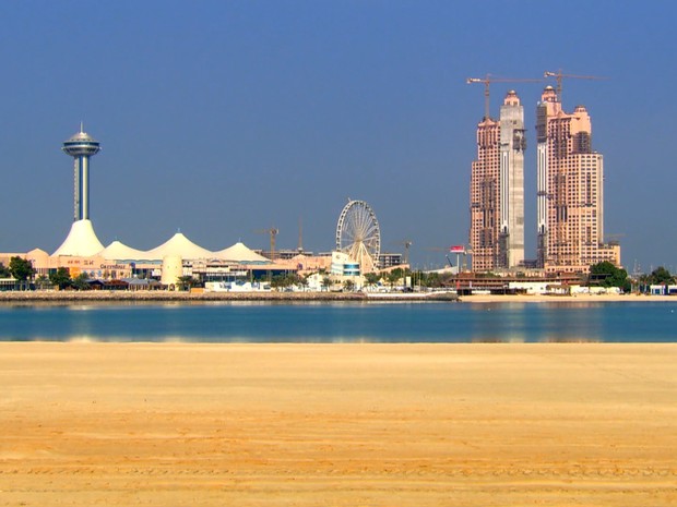 Abu Dhabi investe em fontes energéticas renováveis.